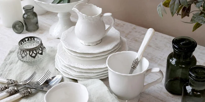 Porcelánové talíře, hrnky i misky v Provence stylu