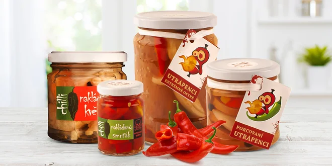 Nakládané chilli pochoutky: papričky i utopence