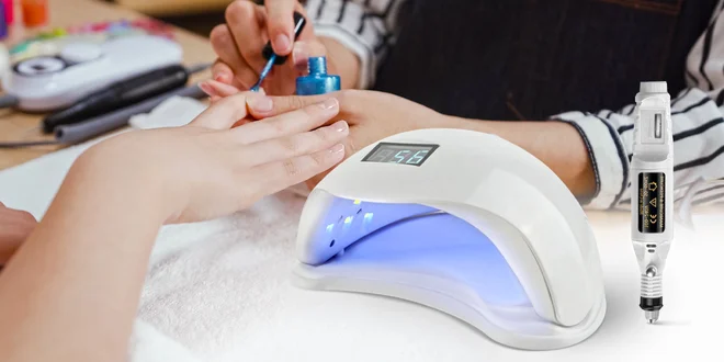 Příslušenství pro modeláž nehtů: lampy, tipy i gely