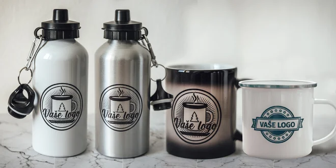 Hrnky, plecháčky i lahve s vaší oblíbenou fotkou