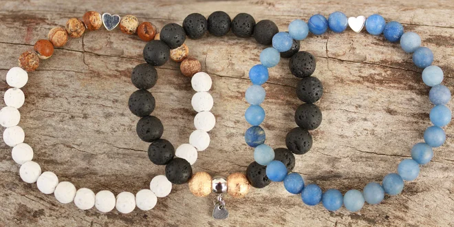 Krásné náramky z přírodních kamenů: tyrkys i láva
