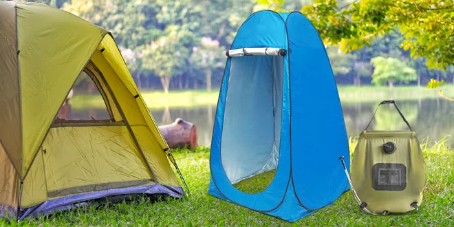 Turistická sprcha i stan pro převlékání