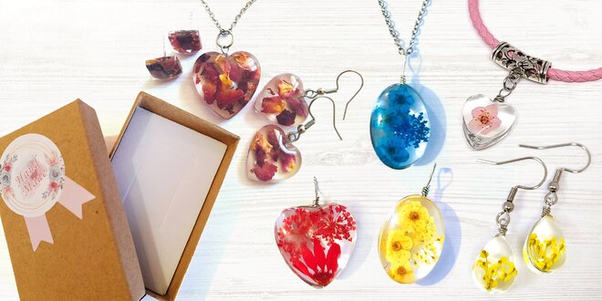 Šperky s pravými květy: náušnice, přívěsky i náramky