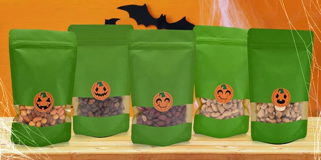 Halloweenské balíčky s arašídy a kešu ořechy