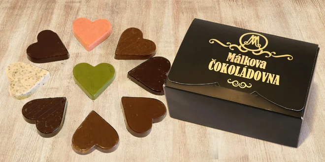 Ručně vyráběná čokoládová srdíčka v dárkové krabičce