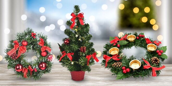 Vánoční výzdoba: ozdobené stromky a věnce