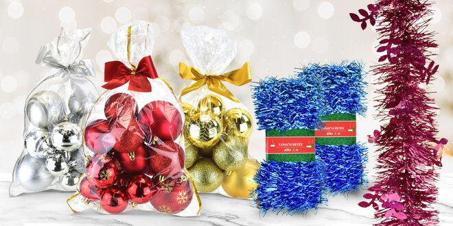 Vánoční dekorace: ozdoby a řetězy na stromeček