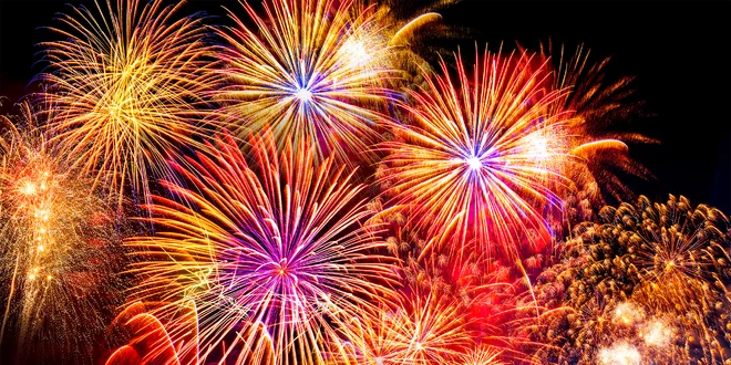 Ohňostroje: rakety nebo kompakty s až 200 ranami