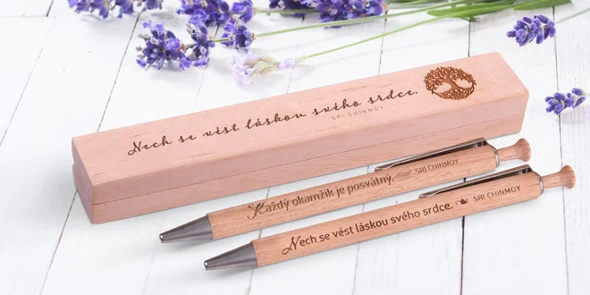 Dřevěné propisky v pouzdře s inspirativním citátem