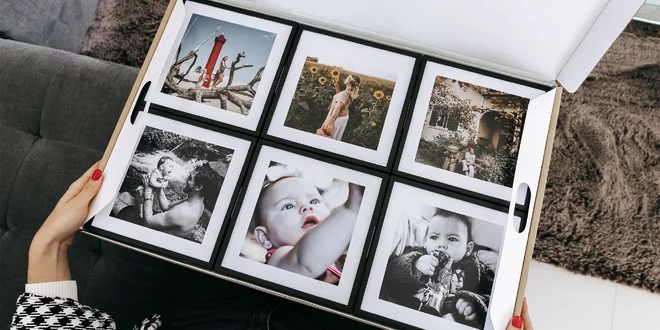 1–12 samolepicích rámečků s vlastními fotografiemi