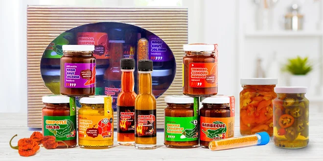 Naložené chilli, omáčky i balíčky od Palíto family