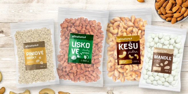 Až 1 kg oříšků: pinie, mandle, kešu, solené i sladké