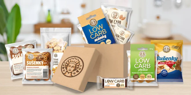 Balíčky low carb proteinových tyčinek a sušenek