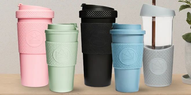 Termohrnky 450–600 ml i skleněné poháry s brčkem