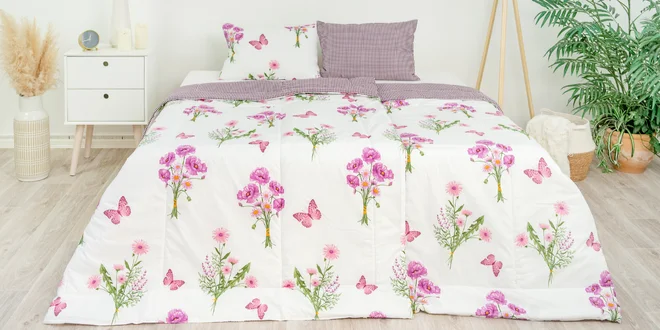 Zdobené sety letních přikrývek a polštářů z ČR