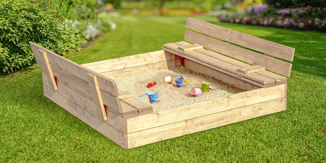 Dřevěné pískoviště i se stříškou proti sluníčku