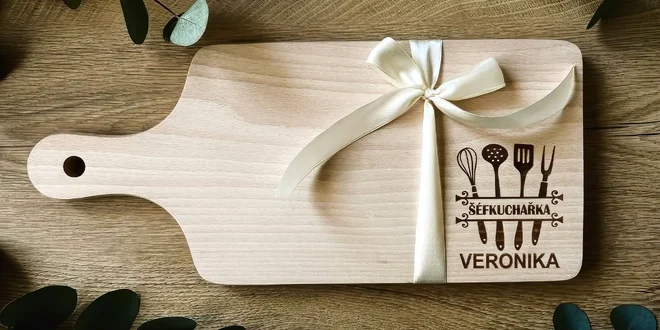 Dřevěné kuchyňské prkénko s gravírovaným textem