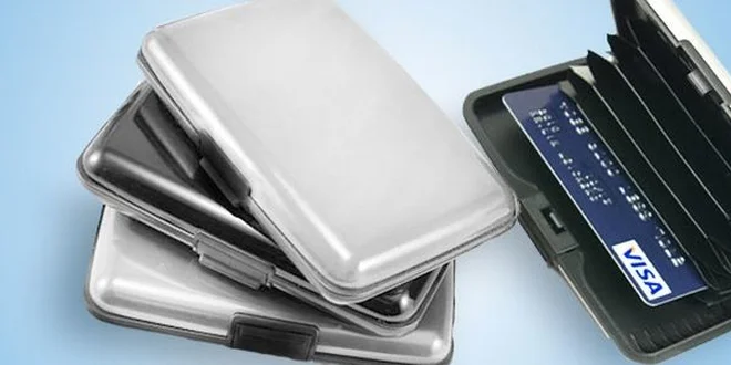 Hliníkové pouzdro na peníze a doklady včetně poštovného.