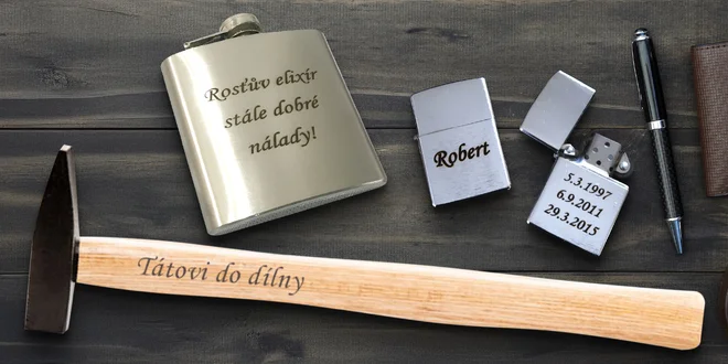 Kladivo, zapalovač či placatka s gravírovaným textem