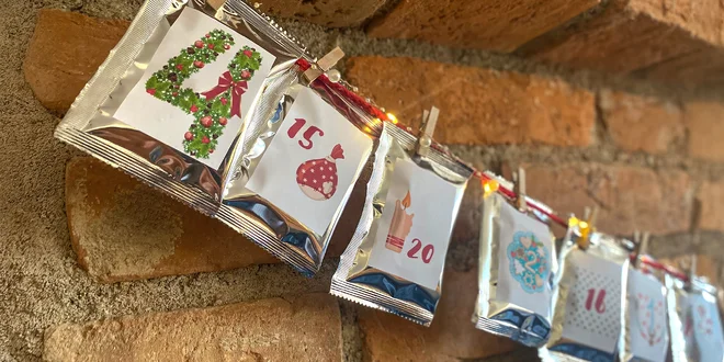 Adventní kalendář pro milovníky čajů: 24 sáčků