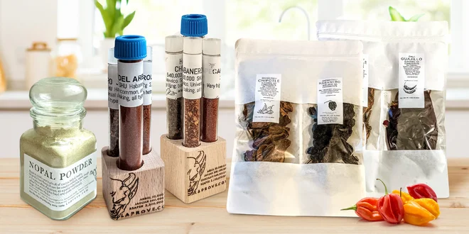 Mexické dobroty: tortilly, sušené chilli i uzené chilli v celku