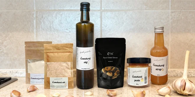 Česnekové pochoutky: aromatický olej, sirup a další