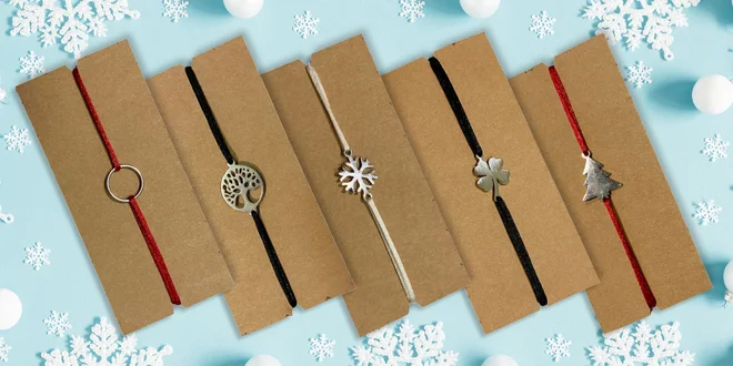 Šňůrkové náramky s přívěsky z chirurgické oceli