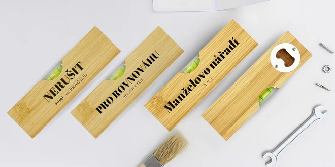 Vtipný dárek pro kutily: vodováha s otvírákem na pivo