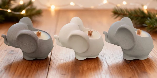 Ručně vyráběné sójové svíčky ve sloním svícnu