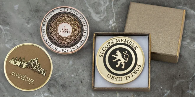 Mosazná mince s vlastním věnováním