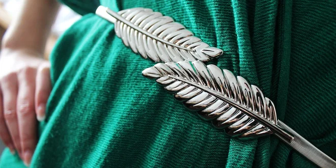 Elegantný a štýlový opasok s ozdobnou sponou v tvare listov