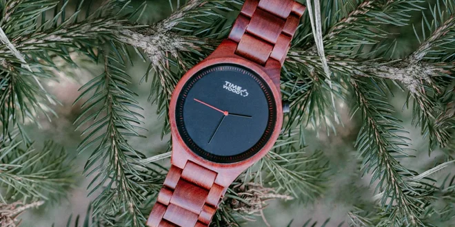 Drevené hodinky TIMEWOOD s motýlikom a gombíkmi