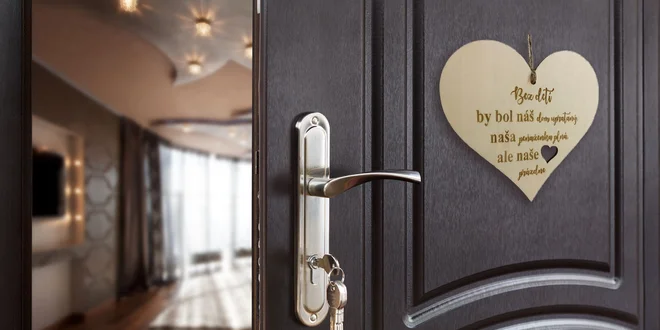 Dekoračná ceduľa na dvere s rôznymi motívmi