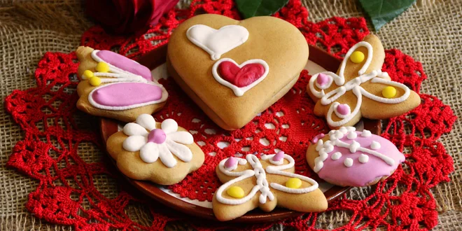 Plnené srdce, medovníky aj sady zdobených i plnených medovníkov a kokosových tyčiniek