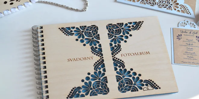 Personalizovaný svadobný album z dreva s gravírovaním či maľovaním