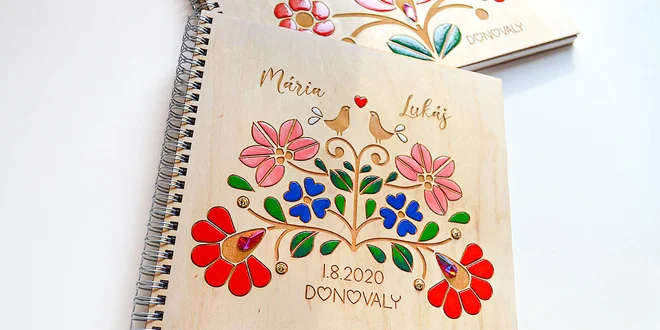 Personalizovaný svadobný album z dreva s gravírovaním či maľovaním