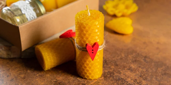 Točené sviečky z včelieho vosku, vonné vosky aj darčekové sety