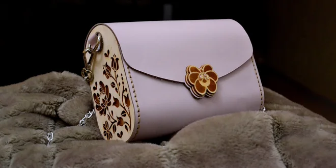 Dámske drevené kabelky s folklórnymi motívmi