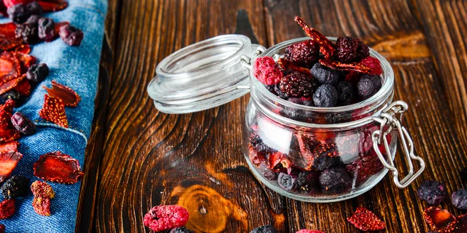 Mrazom sušené ovocie: višne, jahody, arónia a i.
