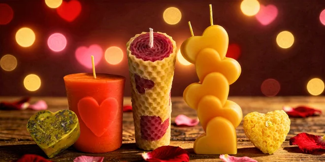 Ručně dělané romantické svíčky i včelí vosk do aromalampy