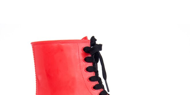 Dámské červené kotníkové boty s černými tkaničkami Via Bellucci