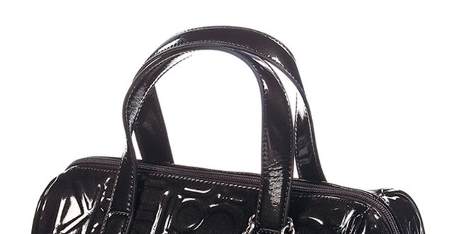 Dámská tmavá lesklá kabelka se vzorem Calvin Klein