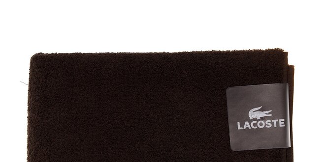 Větší tmavě hnědý ručník Lacoste