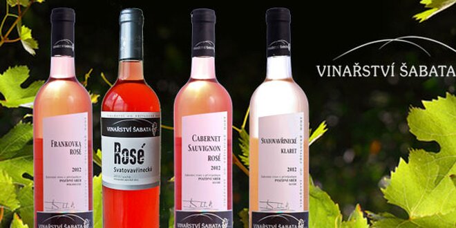 6 růžových vzkazů v láhvích od vinařství Šabata