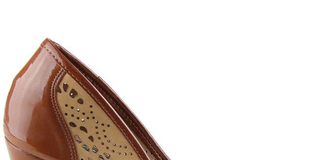 Dámské lakované boty na podpatku s perforovanými detaily Made In