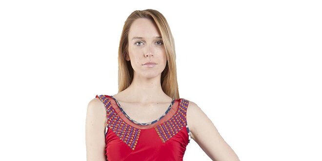 Dámské sytě červené šaty Via Bellucci s korálkovým límcem