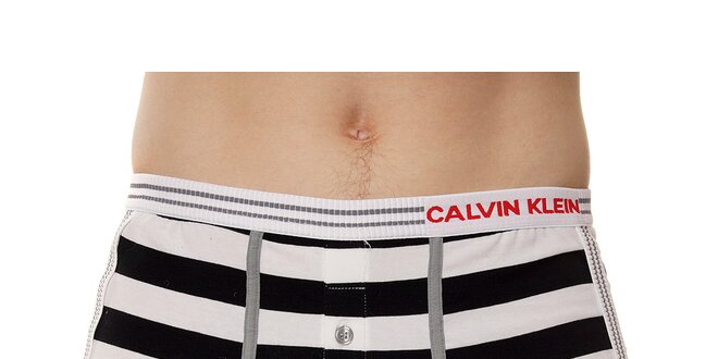 Pánské černo-bílé proužkované boxerky Calvin Klein
