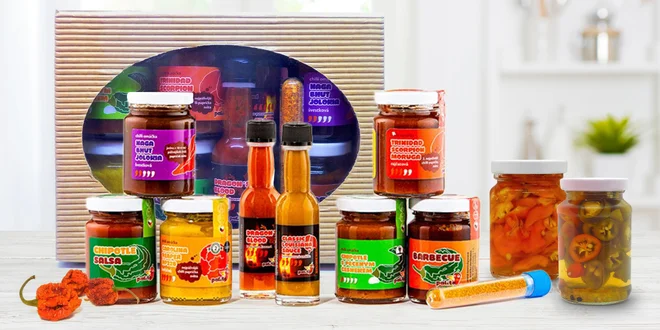 Naložené chilli, omáčky i balíčky od Palíto family