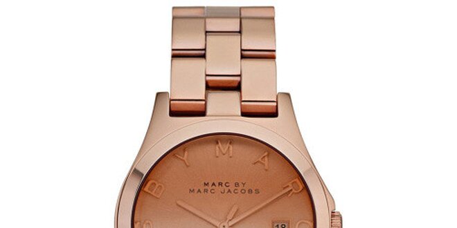 Dámské hodinky v barvě růžového zlata s nápisem Marc Jacobs