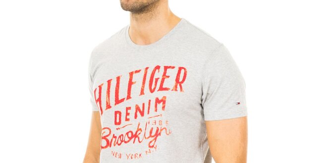 Pánské šedé tričko s červeným nápisem Tommy Hilfiger
